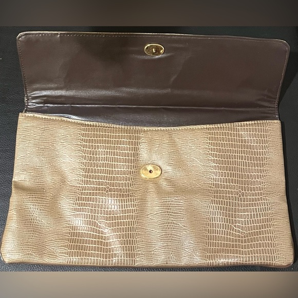 NWOT Large Clutch - Picture 3 of 4